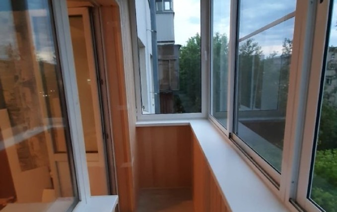 Остекление балкона и лоджии в Екатеринбурге